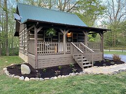 Sweet - 2 Bedrooms, 2 Baths, Sleeps 6 Cabin by RedAwning