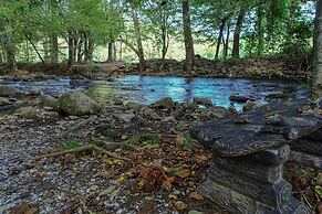 Sweet - 2 Bedrooms, 2 Baths, Sleeps 6 Cabin by RedAwning