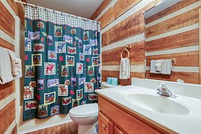 Creekside Memories - 2 Bedrooms, 2 Baths, Sleeps 6 Cabin by RedAwning