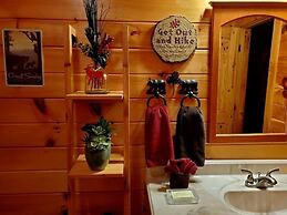 Elk Run On Cosby Creek - 2 Bedrooms, 2 Baths, Sleeps 7 Cabin by RedAwn