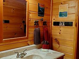 Elk Run On Cosby Creek - 2 Bedrooms, 2 Baths, Sleeps 7 Cabin by RedAwn