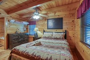 Creek Heaven - 2 Bedrooms, 2 Baths, Sleeps 6 Cabin by RedAwning