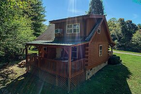 Creek Heaven - 2 Bedrooms, 2 Baths, Sleeps 6 Cabin by RedAwning