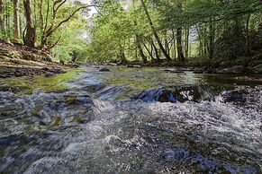 Whispering Creek - 2 Bedrooms, 1 Baths, Sleeps 6 Cabin by RedAwning