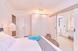 Les Estivales Beachfront Suites & Penthouses with LOV