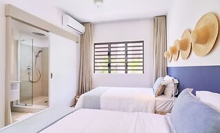 Les Estivales Beachfront Suites & Penthouses with LOV