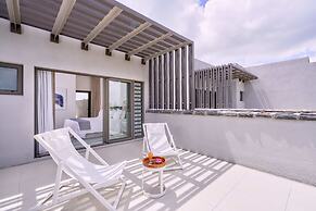 Les Estivales Beachfront Suites & Penthouses with LOV