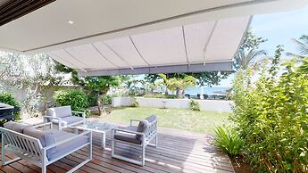 Les Estivales Beachfront Suites & Penthouses with LOV