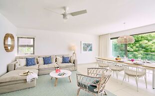 Les Estivales Beachfront Suites & Penthouses with LOV