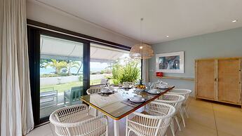 Les Estivales Beachfront Suites & Penthouses with LOV
