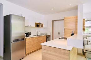 Les Estivales Beachfront Suites & Penthouses with LOV