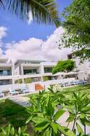 Les Estivales Beachfront Suites & Penthouses with LOV
