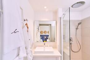 Les Estivales Beachfront Suites & Penthouses with LOV