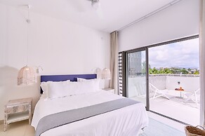 Les Estivales Beachfront Suites & Penthouses with LOV