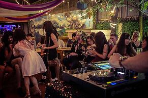 7Fridays Westlake Hostel