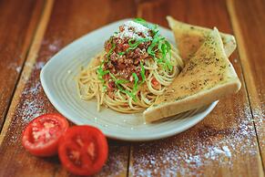 7Fridays Westlake Hostel