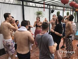 7Fridays Westlake Hostel