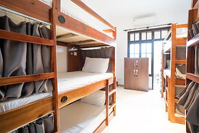 7Fridays Westlake Hostel