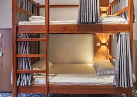 7Fridays Westlake Hostel