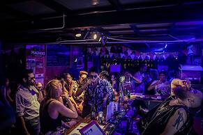 7Fridays Westlake Hostel