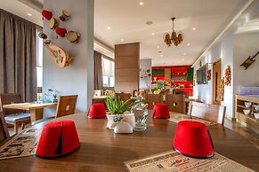 The Ray Hotel & Studios