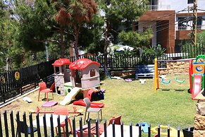 The Ray Hotel & Studios