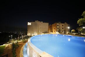 The Ray Hotel & Studios