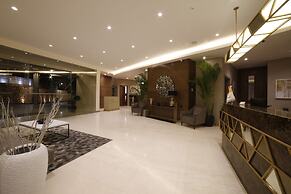The Ray Hotel & Studios