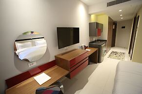 The Ray Hotel & Studios