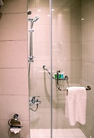 The Ray Hotel & Studios