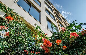 The Ray Hotel & Studios