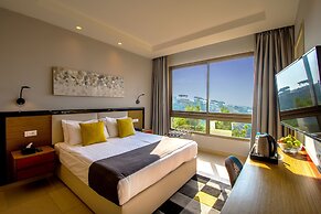 The Ray Hotel & Studios