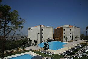 The Ray Hotel & Studios