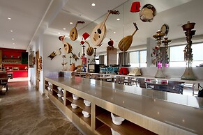 The Ray Hotel & Studios