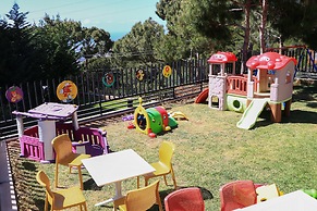 The Ray Hotel & Studios