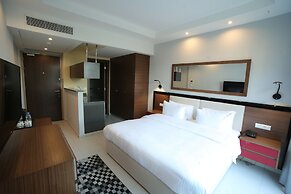 The Ray Hotel & Studios