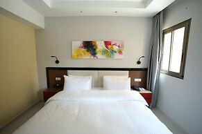 The Ray Hotel & Studios