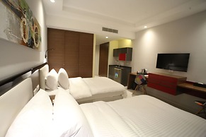 The Ray Hotel & Studios