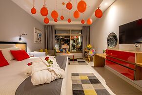 The Ray Hotel & Studios