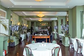 The Chatsworth Hotel
