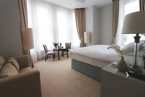 The Chatsworth Hotel