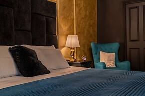 Julina Boutique Living