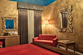 Julina Boutique Living