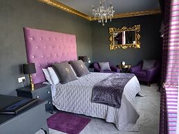 Julina Boutique Living