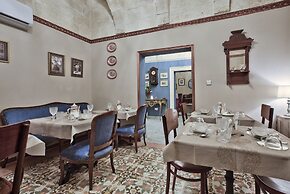 Julina Boutique Living