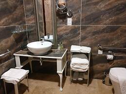 Julina Boutique Living