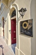 Julina Boutique Living