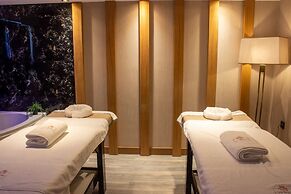 Ramada by Wyndham Tire