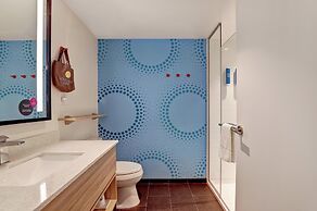 TRU BY Hilton Edmonton Windermere