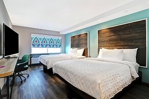 TRU BY Hilton Edmonton Windermere
